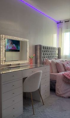 a bedroom with a bed, desk and mirror in it's centerpieces