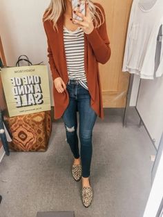 √45 Gorgeous Cardigan Outfit Ideas For Fall 2019 #cardigan #cardiganideas #falloutfits #falloutfitsideas | andro.com Leopard Mules Outfit, Cardigan Outfit Ideas, Wfh Outfits, Leopard Mules, Pearls Fashion, Pretty Cardigans, Wardrobe Sale, Fall Cardigan