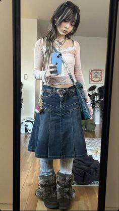 Current Japanese Fashion, Belt With Skirt Outfit, Japanese Kawaii Outfits, Soft Grudge Aesthetics Outfits, Alternative Japanese Fashion, Long Scurts, Sixth Dimension Clothing, Lampcore Outfit, 2000s Japanese Fashion Y2k