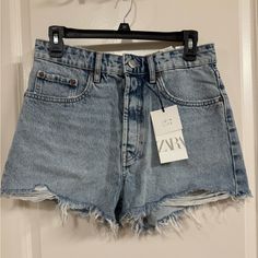 Zara Hi-Rise Denim Shorts With Front And Back Pockets. Cheap Zara Women's Shorts, Chic High Rise Light Wash Jean Shorts, Chic Light Wash Straight Leg Jean Shorts, Summer Light Wash Short Denim Skirt, Trendy High Rise Zara Jean Shorts, Zara High Rise Jean Shorts With Pockets, Trendy Zara High Rise Jean Shorts, Trendy Zara High-rise Jean Shorts, Zara High Waist Jean Shorts For Summer