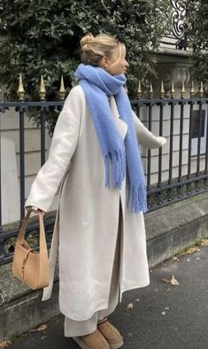 Winter Collages, Fashion 90s Style, Fashion 50s, Fashion 70s, Fashion 80s, Leather Jacket Outfits, Outfits 2022, Outfit Fall, Blue Scarf