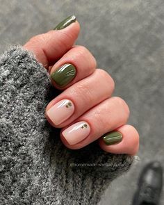 21 Shellac Nail Ideas That Slay: From Classic to Cool - 160grams more in telegram Autumn Nude Nails, Nails Invierno, Mom Nails, Shellac Nails Fall, Kutek Disney, Nagellack Trends, Pumpkin Nails, Subtle Nails, Nagel Tips