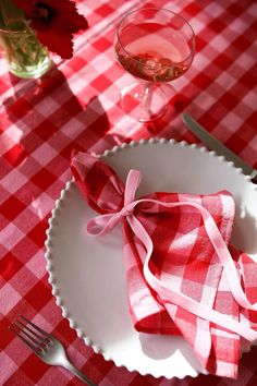 Pink Christmas Table, Colorful Tablescapes, Valentine Tablescape, Heather Taylor, New Romance, Hosting Christmas, Christmas Brunch, Gingham Pattern