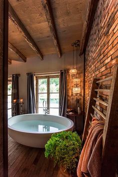 19 Rustic Home Décor: A Brief Insight on its application - MeCraftsman Lodge Style Home, Luxury Bathtub, Rustic Basement, Interior Boho, Exposed Brick Walls, Gorgeous Bathroom, Rustic Bathrooms, Lodge Style, Dream Bathrooms