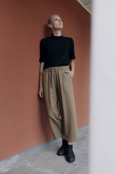 TOKYO - woollen culottes with wide folds in the front. Slightly tapered at the bottom. Woolen culottes with wide folds in the front. Slightly tapered at the bottom. Elastic band in the waist ensures it fits different sizes. The trousers are high-waisted so they can be worn both on the hips and in the waist. Pockets on the sides. The pants are made of a thick woolen fabric, perfect for the fall-winter season. Color: camel beige The model (176 cm) is wearing a size XS/S. Fabric: 70% virgin wool, 1 Culottes Outfit Casual, Culottes Outfit, Camel Pants, Linen Culottes, Elegant Pant, Long Trench, Fall Coat, Mood Board Fashion, Wool Pants