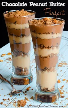 chocolate peanut butter parfait in two glasses