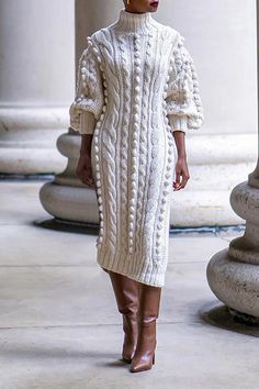 Winter Mode Outfits, Chique Outfit, White Sweater Dress, Brown Knee High Boots, Straight Clothes, Looks Black, Straight Dress, Crochet Stitch