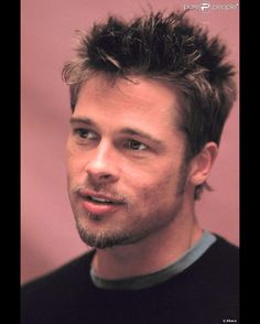 Mens Short Messy Hairstyles, Brad Pitt Short Hair, Brad Pitt Haircut, Brad Pitt Style, Mens Messy Hairstyles, Brad Pitt Hair, 2000s Hair, Mustache And Goatee, Buzz Cut Hairstyles