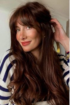 Cocoa Cinnamon Hair Color, Rich Warm Brown Hair, Beautiful Dark Brown Hair, Brunette Ideas, Cherry Brown Hair, Dark Brown Hair Color Ideas, Chestnut Highlights, Brown Auburn Hair