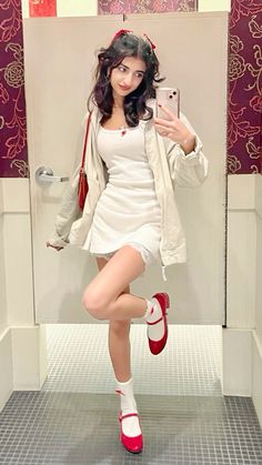 Red And White Outfit Classy, Coquette Outfit Summer, Red Mary Janes Outfit, Mary Jane Flats Outfit, Outfits With Mary Janes, Red Heels Outfit, Mary Jane Outfit, Mary Jane Shoes Outfit, Ballet Inspired Fashion