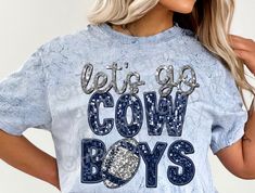 Dallas Cowboys Shirts Vinyl Women, Dallas Cowboy Shirts Women, Dallas Cowboy Shirts, Diy Dallas Cowboys Shirt, Dallas Cowboys Shirt Ideas, Cowboys Shirt Ideas, Cowboys Outfits, Football Season Outfits, Glitter Tshirt