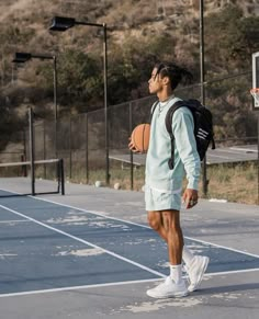 Hoopers Outfit, Hooper Outfit, Men Short Outfits, Hoodie Men Outfit, Crew Socks Outfit, Nike Shorts Outfit, Men Street Outfit, Basketball Fits, Outfit Basketball