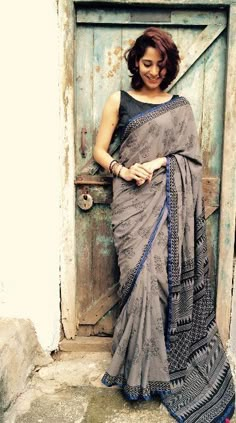 Grey Sari, Sari Photo, Mul Cotton Saree, Women Saree, Modern Saree, Saree Poses