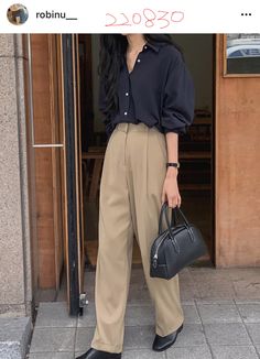 Blue Top And Black Pants Outfit, Research Defense Outfit, Korean Work Outfit, Chic Outfits For Work, Outfit Ke Kampus, Smart Casual Women Outfits, Formal Ideas, Stylish Outfits Casual, Modest Casual Outfits