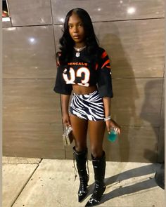 Shorts With Leather Jacket Outfit, Football Game Outfits For Women Black, Thanksgiving Outfit Ideas Black Women, Sparkle Shorts Outfit, Baddie Outfits Going Out, Y2k Outfit Black Women, Night Out Outfit Clubwear Black Women, College Homecoming Outfits Black Women, Basketball Girlfriend Outfits