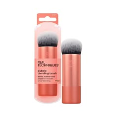 The Real Techniques Bubble Blending Makeup Brush features a dense, bubble-shaped head to seamlessly blend out any formula for a fast all-over finish. The 260 makeup brush’s round head is expertly shaped for mistake-proof blending. Our multipurpose makeup brush works to prime, cover, and set with all formulas- whether that’s liquid, cream, or powder makeup. With maximum pickup, precision application, and targeted shapes – this triple threat design will level up your daily routine. The blending br Blending Makeup, Powder Products, Real Techniques Brushes, Wishlist Ideas, Brush Design, Wishlist 2024, Flawless Makeup Application, Kabuki Brush, Blending Brush