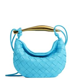 Back in Autumn/Winter 2023, Bottega Veneta cast its net into the pool of top-handle bags. The result? The Sardine, a meticulous feat of Italian craftsmanship that spotlights the label’s penchant for irregular shapes in its sculptural gold-tone handle. Look closely at the statement hardware and you’ll see slight nuances and engravings – each a unique marking that points to the artisans that crafted it. Sardine Bag, Autumn Winter 2023, Irregular Shapes, Bag Obsession, Woven Design, Shoes Heels Pumps, Boots Knee, Winter 2023, Luggage Accessories