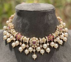 Vintage Indian Jewelry, Indian Wedding Jewelry Sets, Choker Necklace Designs, Gold Necklace Indian Bridal Jewelry, Pearl Necklace Designs, Beaded Necklace Designs, Bridal Diamond Jewellery, Gold Jewelry Stores, Bridal Jewelry Collection