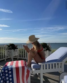 Hamptons 4th Of July, Hampton Lifestyle, Summer In The Hamptons Aesthetic, East Coast Summer Aesthetic, Aesthetic Lake House, Summer Dress Aesthetic, 4th Of July Aesthetic, Lake House Aesthetic, Beach Aesthetic Sunset