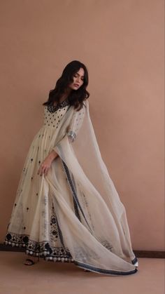 Suit Poses, Indian Fits, Power And Control, Trendy Outfits Indian, Casual Indian Fashion, Chique Outfits, Salwar Kamiz