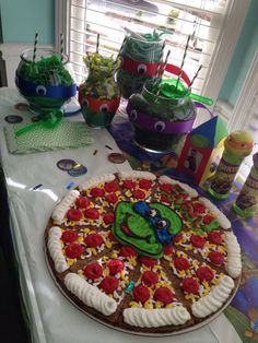 a birthday cake decorated like the angry birds