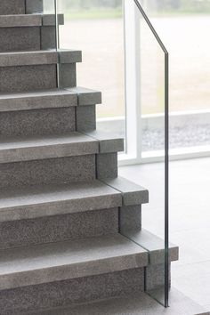 Staircase Designs to Elevate Your Home Style Stunning Granite Stairs Ideas to Inspire Renovation Granite Stairs Design Modern, Granite Stairs, Glass Railing Stairs, Glass Handrail, درج السلم, Staircase Designs