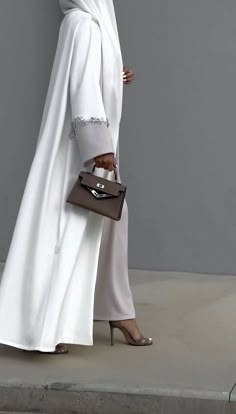 Abaya Designs Latest Dubai 2023, Abaya Inspiration, Elegant White Party Abaya, Emirati Abaya, Luxury Elegant Embellished Abaya, White Abaya Aesthetic, Luxury White Embellished Abaya, Elegant White Embroidered Abaya, White Abaya