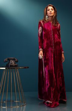 Front Open Dress, Embroidered Suits, Pakistani Formal Dresses, Winter Suits, Viva Magenta, Moroccan Fashion, Pakistani Fashion Party Wear