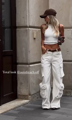 Denim Cargo Pants Outfit, Cargo Outfits Women, Cargo Outfits, Aesthetic Ropa, Pants Ideas, Chic Clothing Style, Summer Casual Outfits, Post Partum Outfits, Casual Summer Outfits For Women