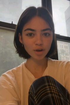 via @sevensloveinterest on TikTok short hair bob inspo inspiration haircut french bob Bob Haircut Asian Hair, Longer French Bob, Short Layered French Bob, Short Bob Light Brown Hair, Short Straight Bob Haircut, Straight Hair French Bob, French Bob No Fringe, Short Haircut No Bangs, French Bob Style