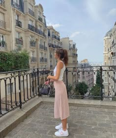 Paris Jeans Outfit Summer, Italy Fits Spring, Spain Outfit Inspo Summer, Dresses To Wear To Italy, Parisian Dresses Summer, Italy Local Fashion, Tuscany Italy Outfits Summer, Classy Spring Break Outfits, Simple Paris Outfits