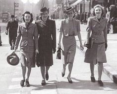 Street Style Vintage, 1940s Women, Veronica Lake, Carmen Miranda, Cecil Beaton, Work Dresses For Women