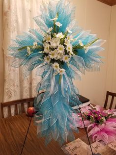 a blue and white centerpiece sitting on top of a wooden table