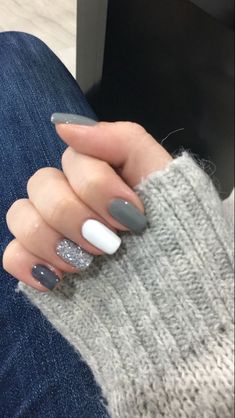 Grey Nail Designs, Subtle Nails, Gray Nails, Cute Gel Nails, White Nail, Neutral Nails, Dipped Nails, Classy Nails