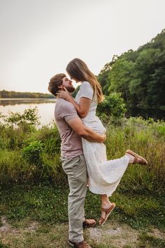 a man and woman embracing each other in front of a lake with the caption fall engagement inspiration for southern brides