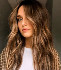 Balayage Brunette Natural Wavy Hair, Toning Down Blonde Hair For Fall, Top Hair Color Trends 2023, Low Light Brunette Hair, Warm Balayage Brunettes, Caramel Brownie Hair, Dark Honey Hair Color, Warm Caramel Balayage Honey, Dark Caramel Hair Color