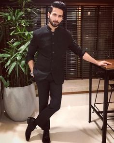 News,Shahid Kapoor,Padmavati India Fashion Men, Indian Wedding Suits Men, Indian Wedding Clothes For Men, Film Korea, Mens Wear Wedding, Korea Wedding