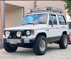 an off - road vehicle parked in front of a building