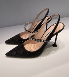 Classic High Heels, Elegant Shoes Heels, Miu Miu Heels, Hak Tinggi, Fancy Heels, Chic Flats, Cute Shoes Heels, Fashion Shoes Heels, Shoes Heels Classy