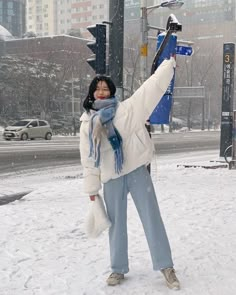 Stylish Puffer Jacket Outfit, White Puffer Outfit, Korea Winter Fashion, Korean Outfits Winter, White Puffer Jacket Outfit, Japan Outfit Winter, Japan Winter Fashion