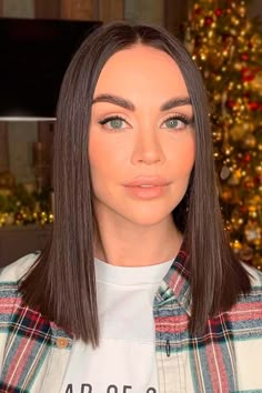 Sleek Straight Medium Length Hair, Sleek Mid Length Hair, Medium Hair Straight Cut, Medium Length Haircut No Layers, Square Haircut, Straight Mid Length Hair, Brown Medium Length Hair, Straight Shoulder Length Hair, Straight Medium Length Hair