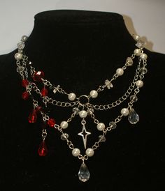 our jewelry in white and red colors 🤍🩸 Handmade Jewelry Ideas Unique, Pearl Jewelry Ideas, Red Beads Necklace, Diy Necklace Designs, Diy Jewelry Ideas, Diy Collares, Gothic Jewelry Diy, Emo Jewelry, Red Beaded Necklace