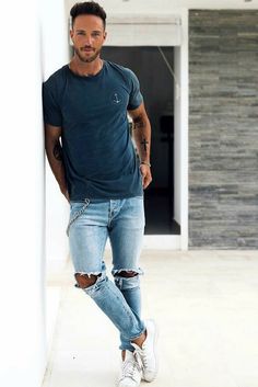 Boatneck Shirt, Mens Fashion Blog, Mens Casual Outfits, Street Style Looks, Casual Streetwear, Mode Inspiration, Men Looks, Mens Street Style, Ripped Jeans