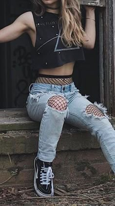 Emo Woman Outfits, Cute Punk Rock Outfits, Edgy Female Outfits, Jennifercore Outfits, Bikercore Style Women, Fishnet And Jeans Outfit, When We Were Young Festival Outfits Emo, Cute Edgy Outfits Girly, Sick New World Outfit