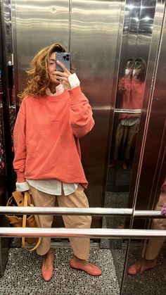 Outfits With Sweatshirt, Dress Code Casual, Looks Street Style, Style Aesthetic, Fashion Week Runway, Mode Inspo, Cool Street Fashion, 가을 패션, Autumn Outfit