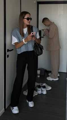 Jobsite Outfit Women, Stylish Therapist Outfits, Spring Outfits Work 2023, Sneaker Outfit Inspo Women, France Autumn Outfit, Fall Outfits Mood Board, Next In Fashion Netflix Looks, Lookbook Outfits Winter, Business Casual Outfits Aesthetic