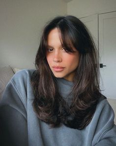 Medium Length Haircut Old Money, Rambut Brunette, Brown Hair Inspo, Layered Haircuts For Medium Hair, Medium Layered Haircuts, Bangs With Medium Hair, Haircuts For Medium Hair