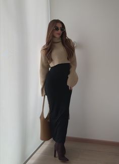 Feminine Outfits Aesthetic Winter, Black Long Skirt Fall Outfit, Black Mini Skirt Winter Outfit, Long Leather Skirt Outfit Winter, Church Concert Outfit, Long Skirt Winter Outfit, Long Skirt Outfits Winter, Winter Outfits Elegant, Long Leather Skirt Outfit