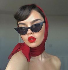 ↯ рiителеsт асс  kiттkааат♔ Stile Pin Up, ماثيو ماكونهي, Beauty Crush, Glamour Decor, Head Scarf Styles, Look Retro, Dark Feminine, Glamour Makeup