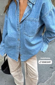 Coastal Fall Outfits, Flair Pants Outfit, Mum Fits, Denim Shirt Outfit, Denim Aesthetic, Sculptural Furniture, London Outfit, 2024 Style, Outfit Inspiration Fall